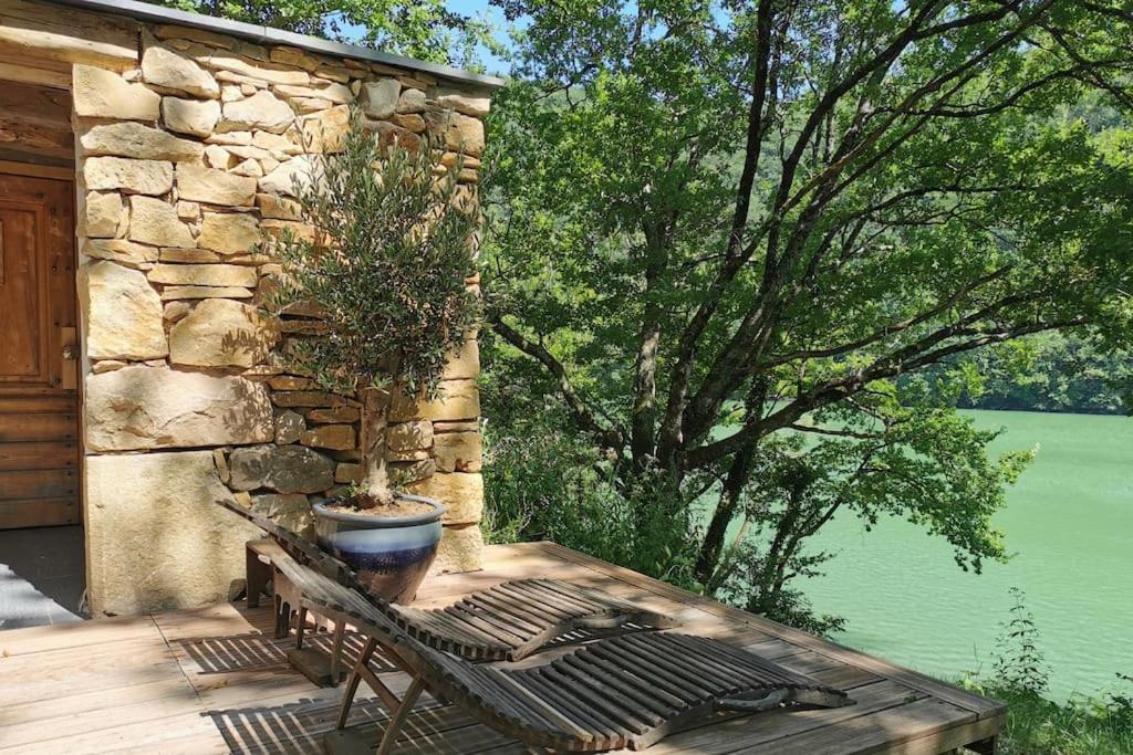 Lake House I // Alauzet Ecolodge + Nature Spa Castelnau-de-Mandailles Exteriör bild