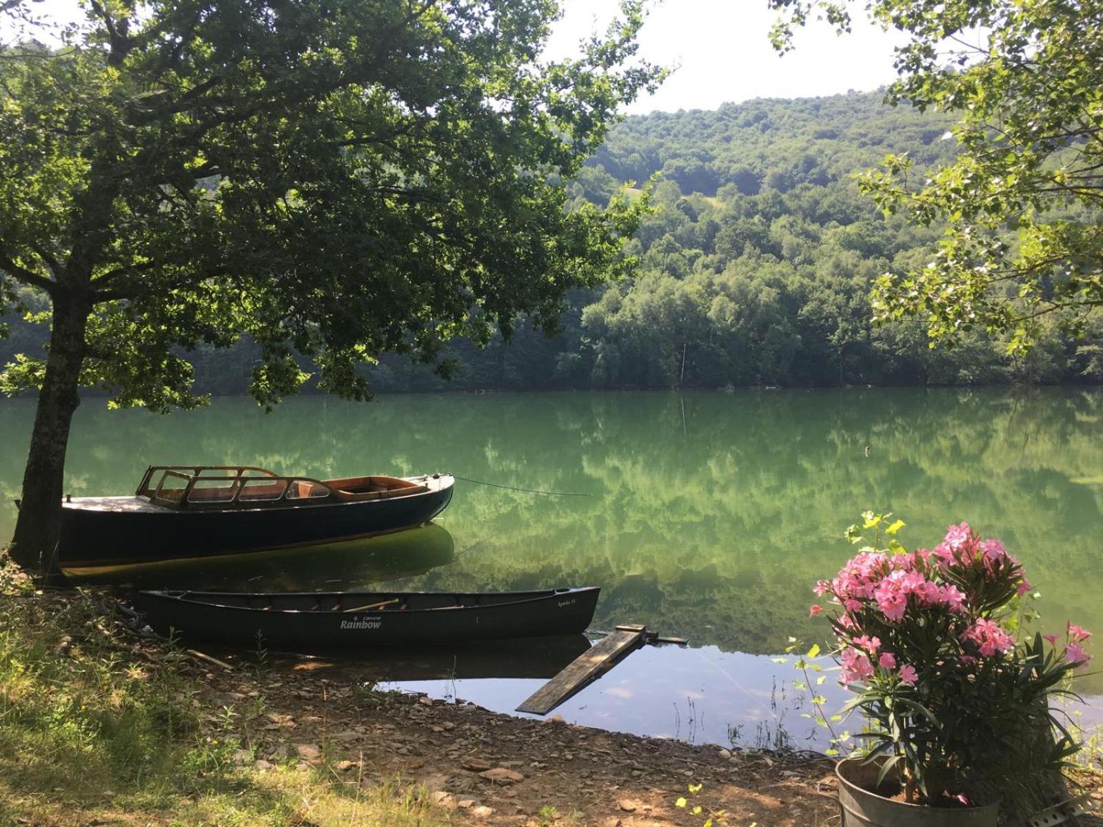 Lake House I // Alauzet Ecolodge + Nature Spa Castelnau-de-Mandailles Exteriör bild