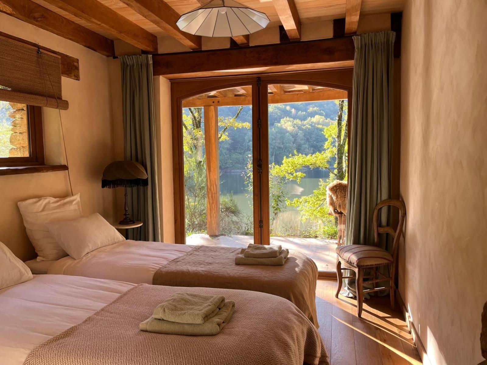 Lake House I // Alauzet Ecolodge + Nature Spa Castelnau-de-Mandailles Exteriör bild